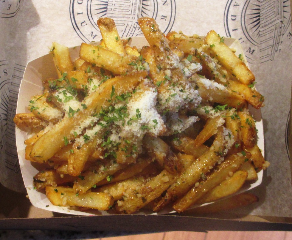 yankee-stadium-food-garlic-fries
