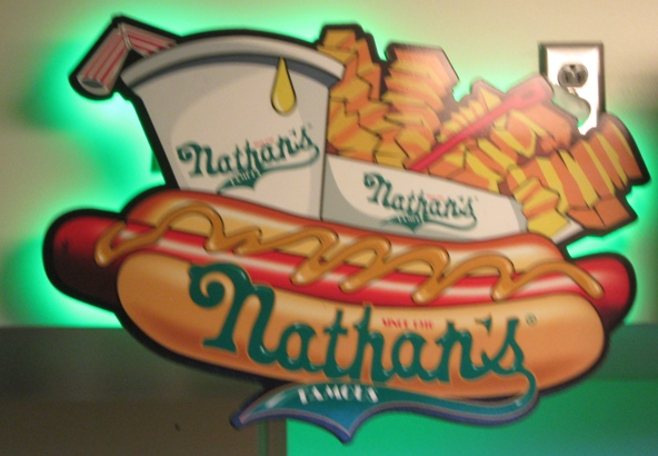 yankee-stadium-food-nathans