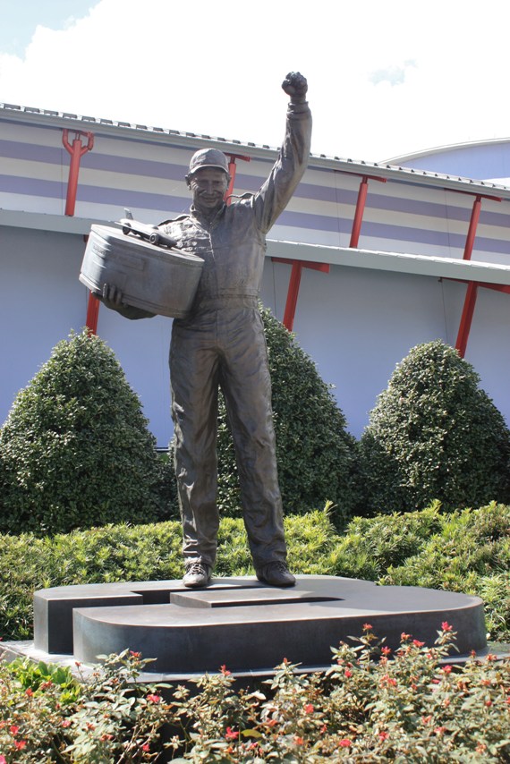 dale earnhardt statue